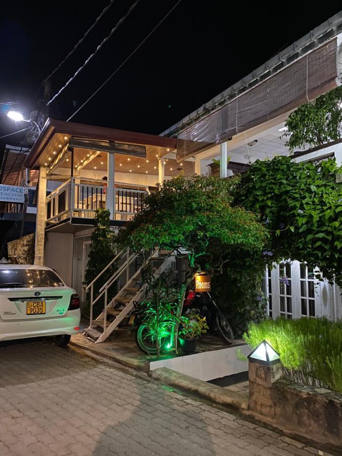 Beach Walk Hotel ウナワトゥナ エクステリア 写真
